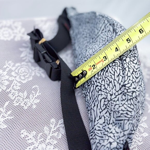 Jordan Air Jordan Crossbody Belt Bag NWT Unisex - Picture 14 of 16